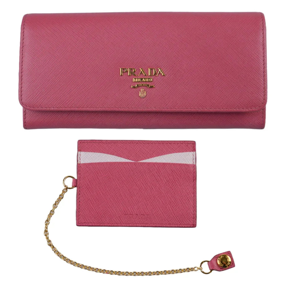 قطع Prada فاخرة مستعملة في الإمارات