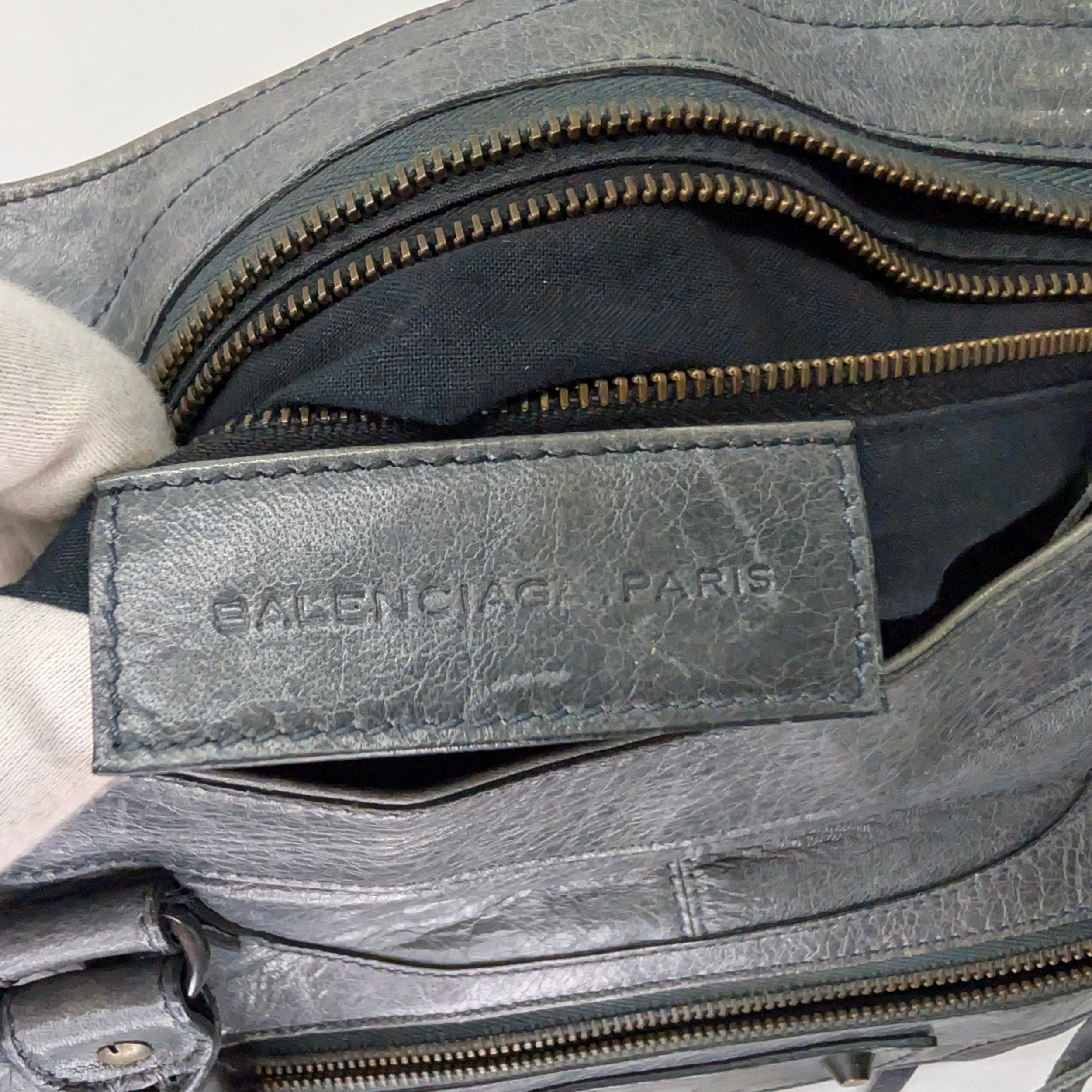 حقيبة كتف Balenciaga Motorcycle City رمادية
