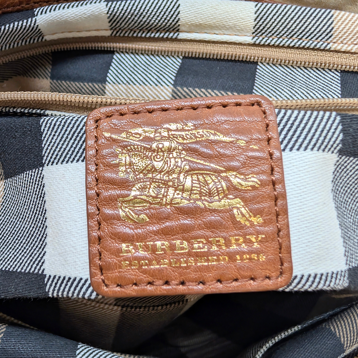 حقيبة كتف بولينج من Burberry من الكانفاس المطرز والجلد