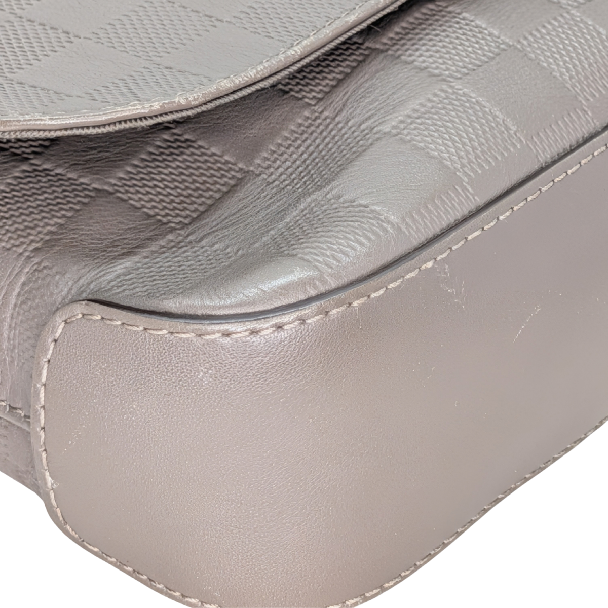 Louis Vuitton District MM Messenger Damier Infini Granit