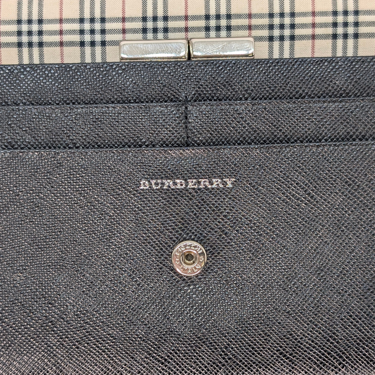 Burberry محفظة طويلة جلد أسود