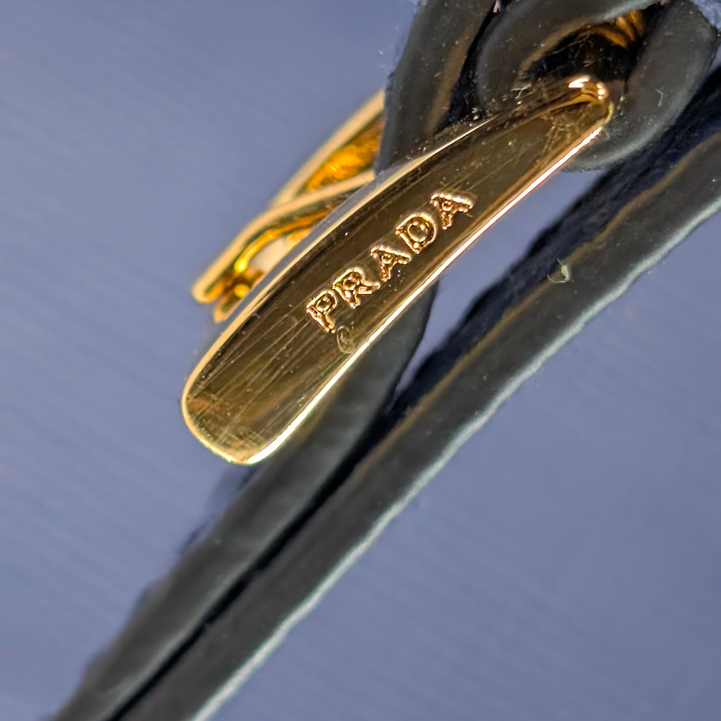 حقيبة برادا سافيانو كوير المزدوجة متوسطة الحجم كحلي