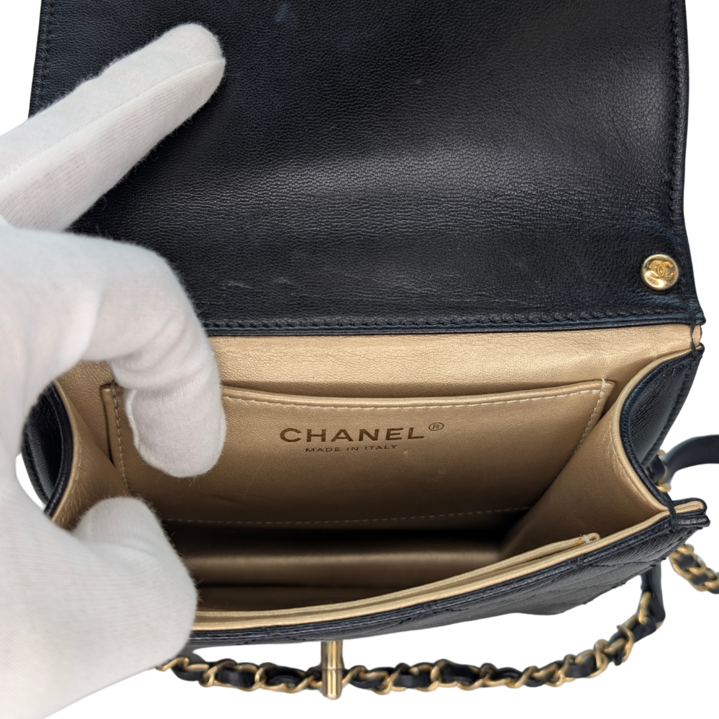 Chanel Chic Pearls Flap Bag Black