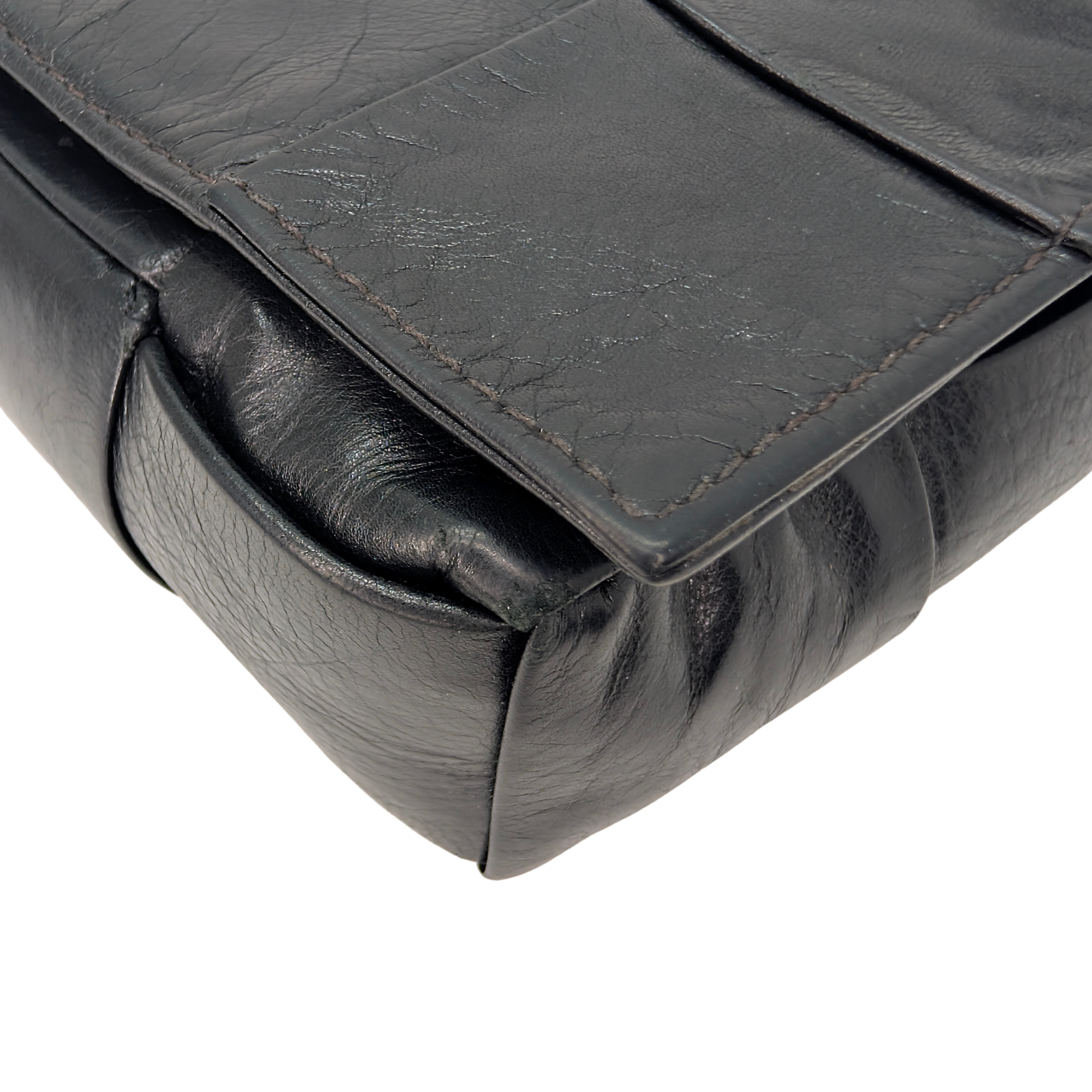 حقيبة بوتيغا فينيتا كاسيت بنمط إنتريتشياتو، لون أسود